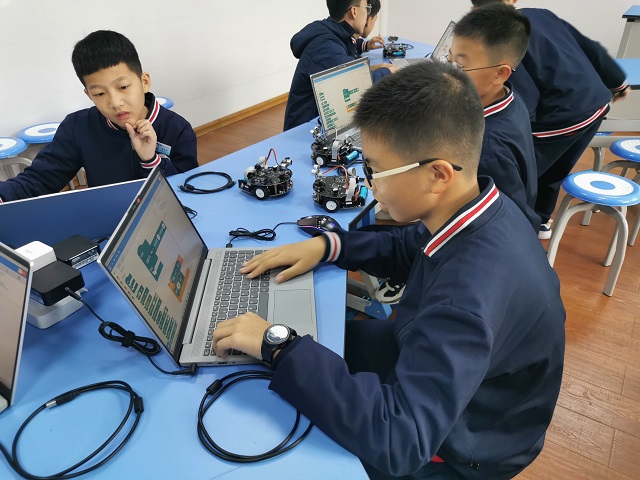 中小学人工智能教育进课堂:培养未来人才的核心素养与创新思维 中小学人工智能教育进课堂:培养未来人才的核心素养与创新思维