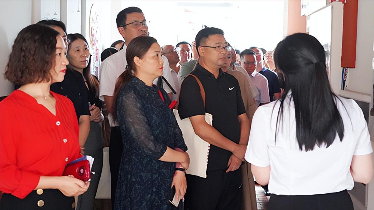 四川教育局发布最新教育政策解读:课程优化、教师发展、经费透明,助力学生全面成长 四川教育局发布最新教育政策解读:课程优化、教师发展、经费透明,助力学生全面成长