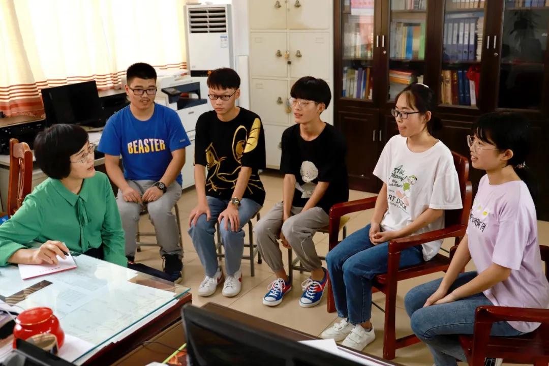 高考报志愿的步骤全攻略:轻松掌握填报技巧,避免失误,圆梦理想大学 高考报志愿的步骤全攻略:轻松掌握填报技巧,避免失误,圆梦理想大学