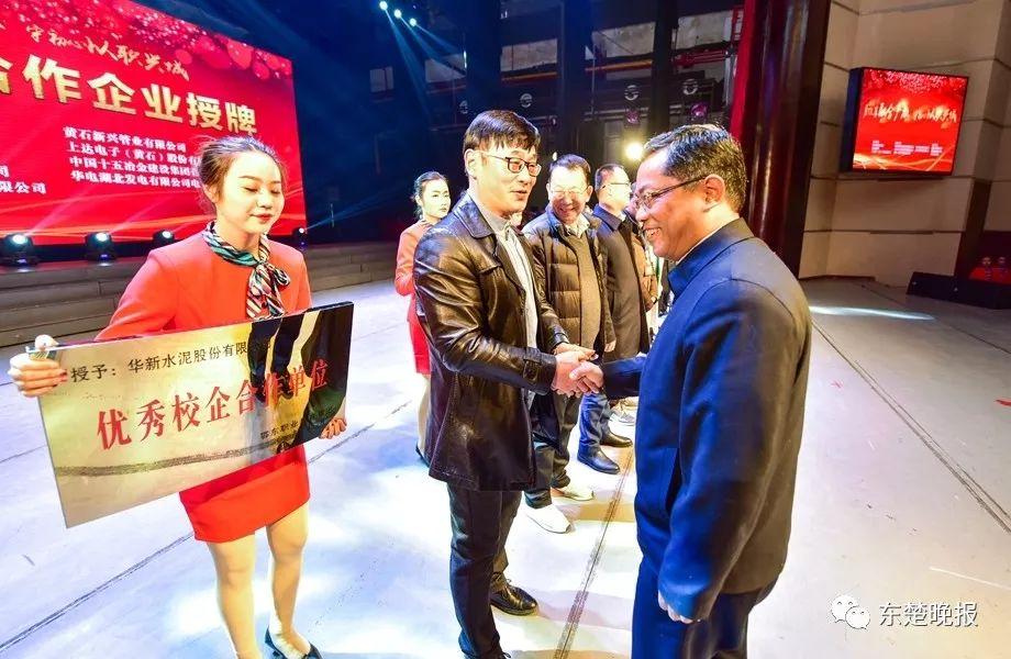 教育新闻联播历年片头片尾时间全解析:从1998到现在的完整播出时刻表