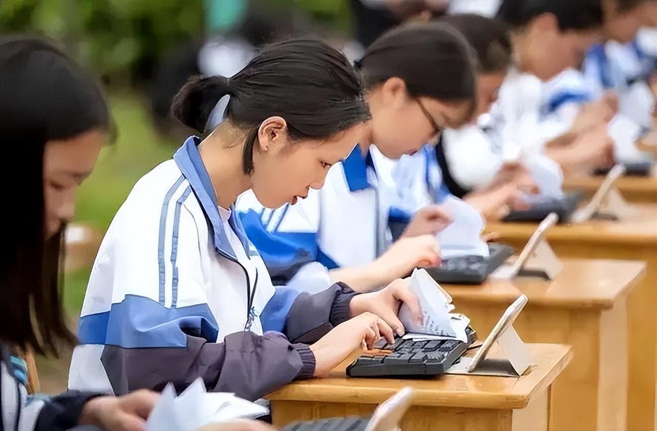 职业教育时政热点解读:产教融合、技能型社会建设与普职分流争议的解决方案
